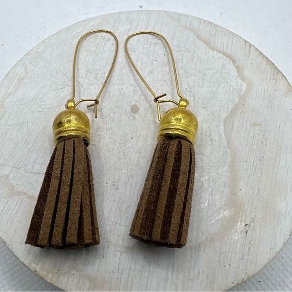 🍭6/$30 Brown tassel fringe boho dangle earrings with gold tone backing - Picture 5 of 5
